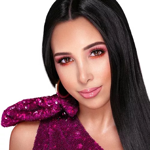 Too Faced x Mariale Amor Caliente Limited Edition Collab Eye Shadow Palette - Picture 12 of 14